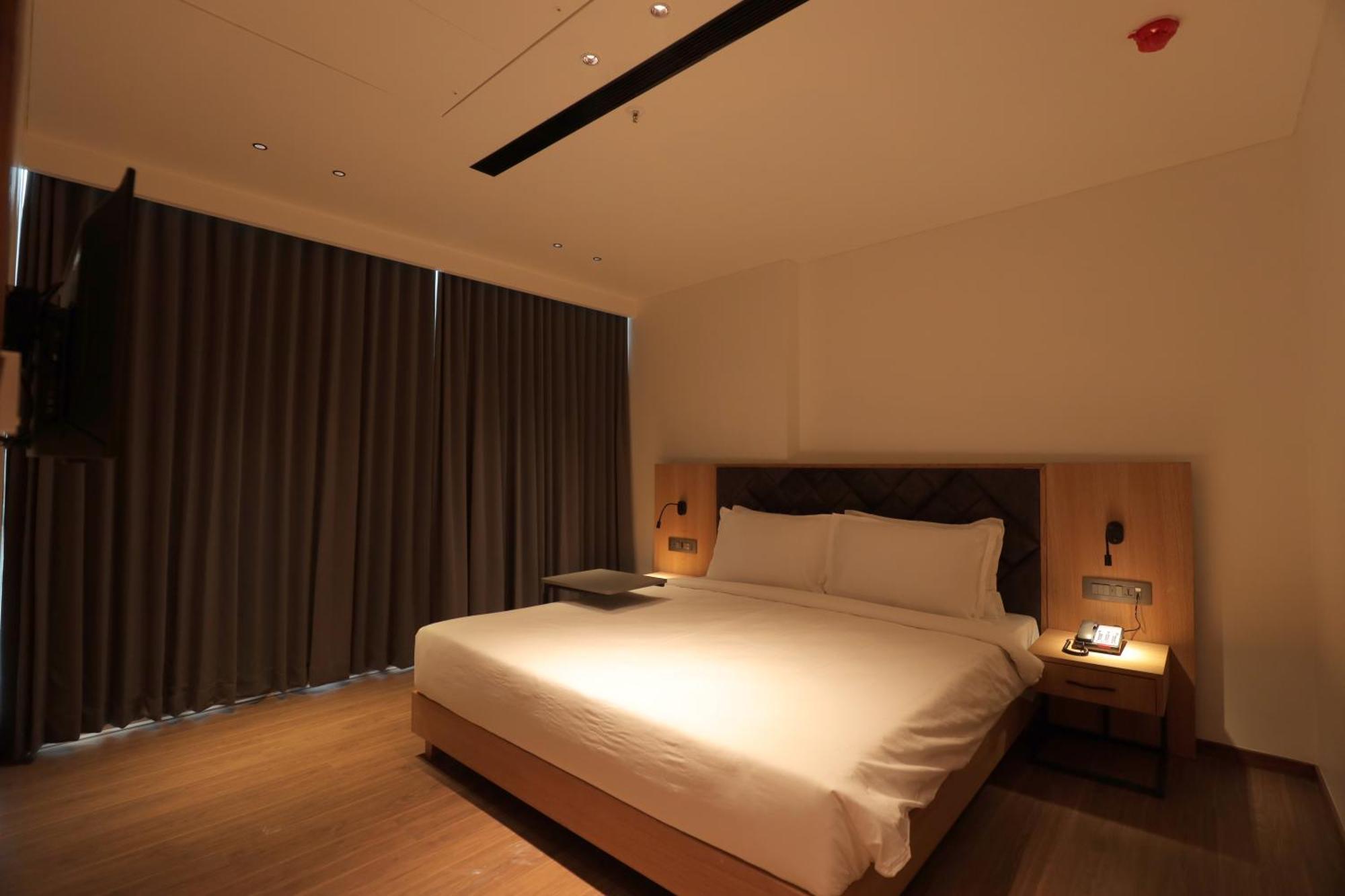 The World Surat Hotel Ngoại thất bức ảnh