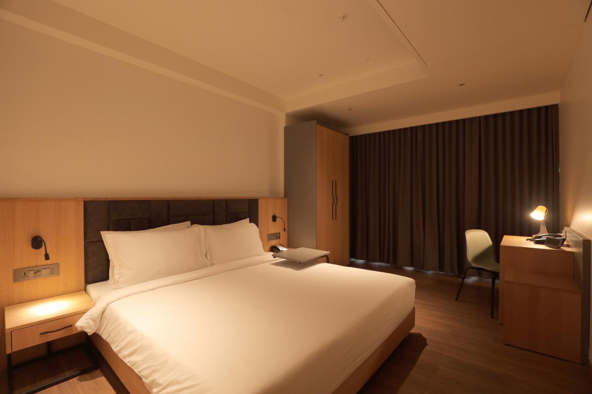 The World Surat Hotel Ngoại thất bức ảnh