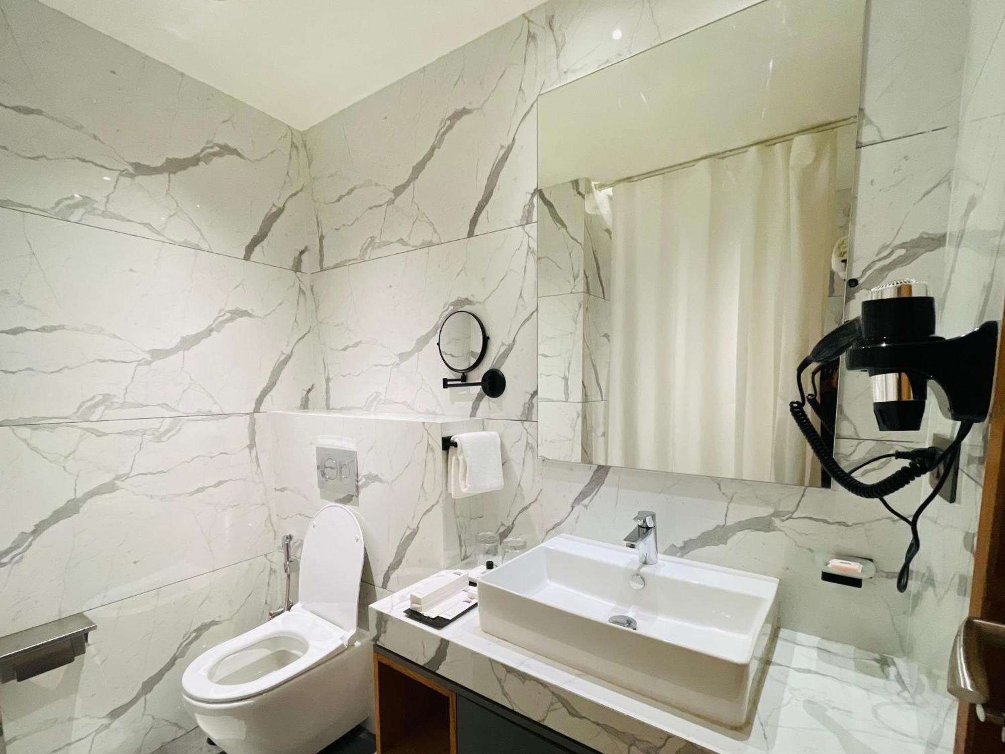 The World Surat Hotel Ngoại thất bức ảnh