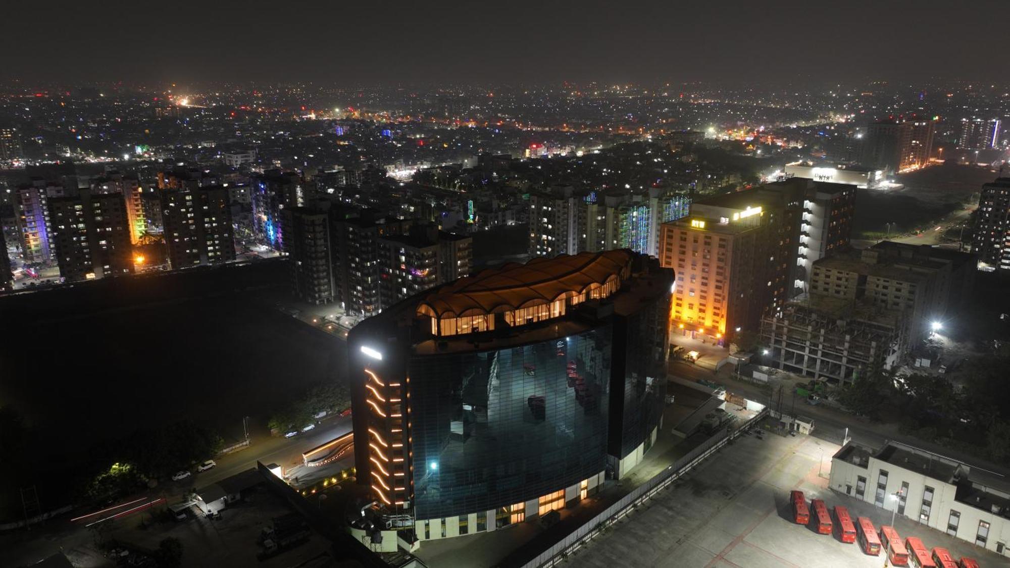 The World Surat Hotel Ngoại thất bức ảnh