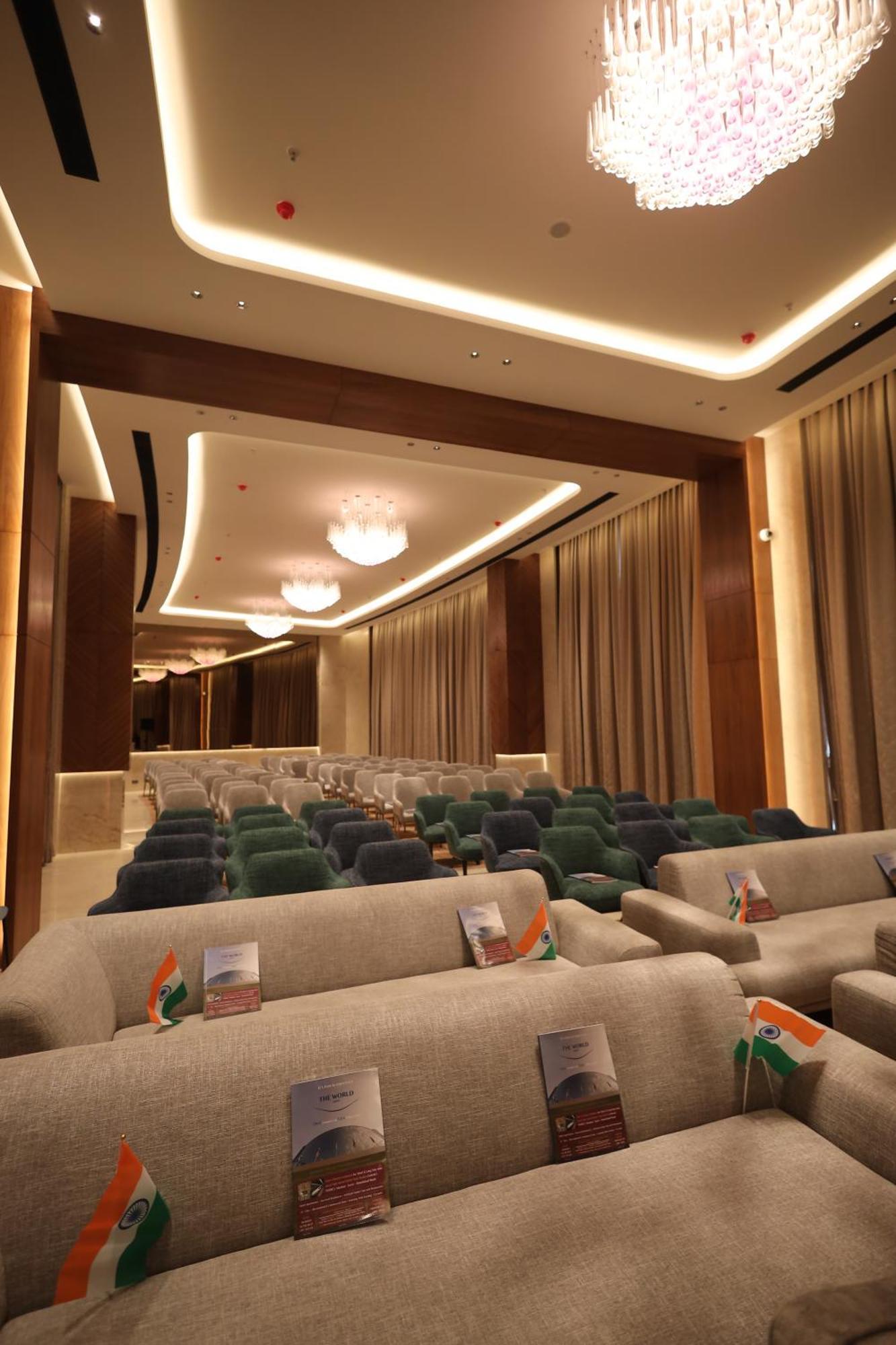 The World Surat Hotel Ngoại thất bức ảnh