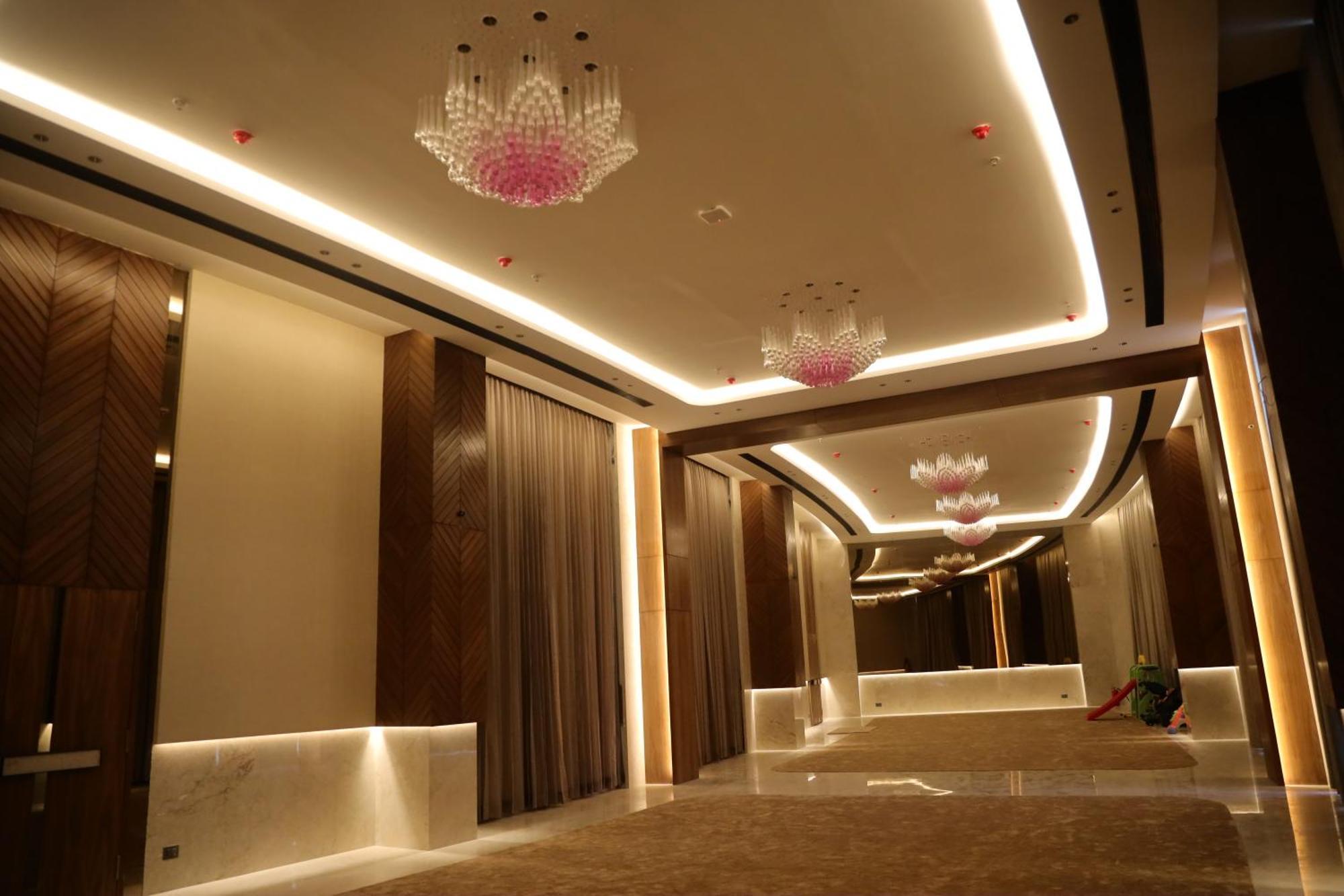 The World Surat Hotel Ngoại thất bức ảnh
